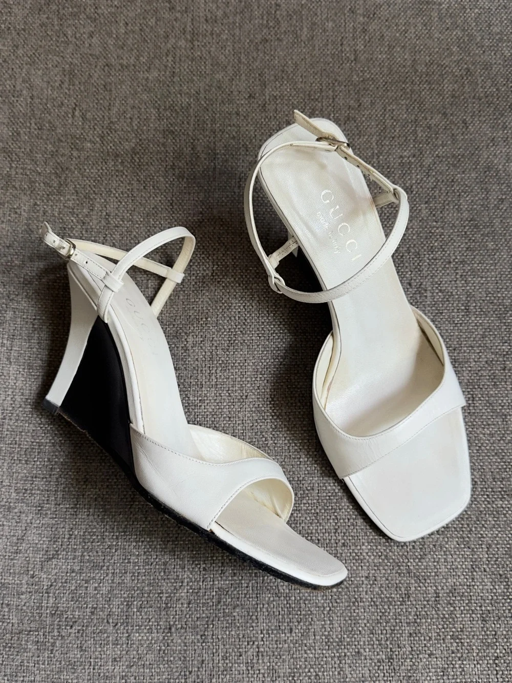 Vintage Gucci white wedges heels
